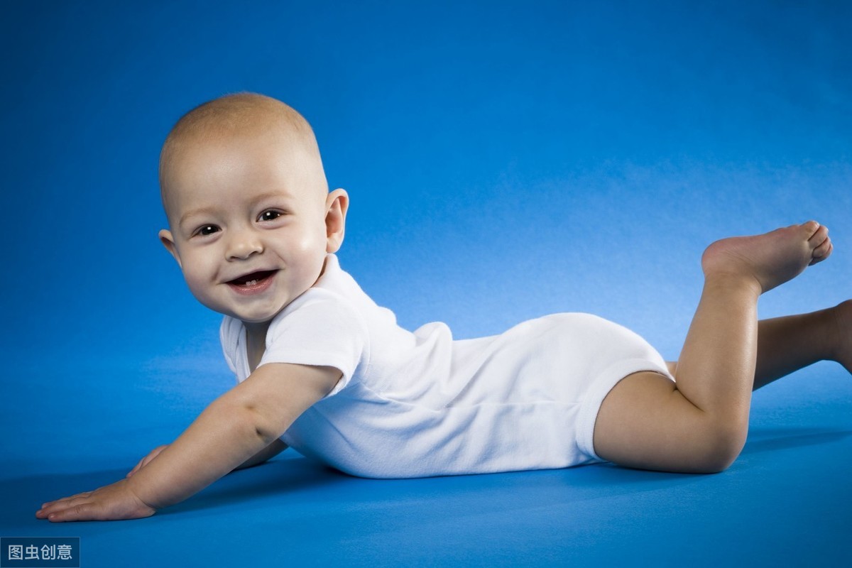 小孩爱光脚丫子是怎么回事,宝宝小脚丫怎么回事