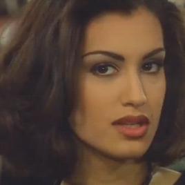 她是天神Naomi心中的bestwalker，身材比例完美被赞“小腰精”