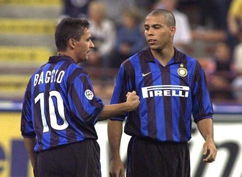 世界传奇足球球星,世界足球十大传奇人物