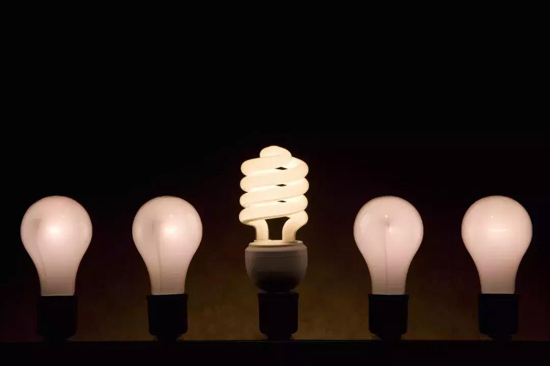 led灯刺眼对人体有什么危害,led灯的蓝光对皮肤有什么危害