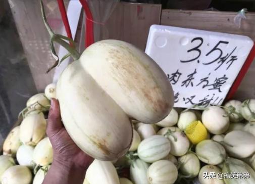 去理发店洗头，跟老板说：能不能换点别的音乐，好难听啊