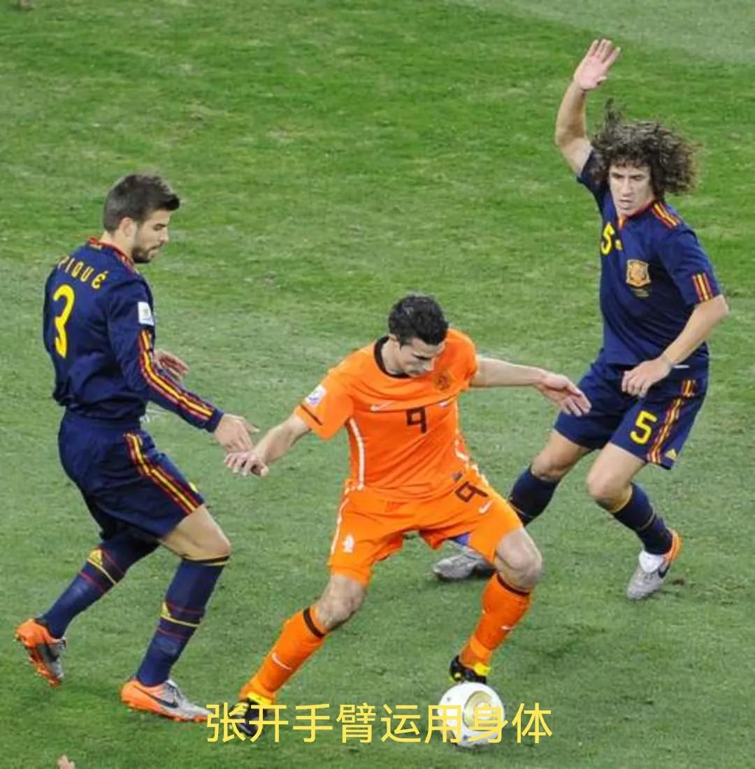 回顾足球历史十大扑救,足球控球指导要点