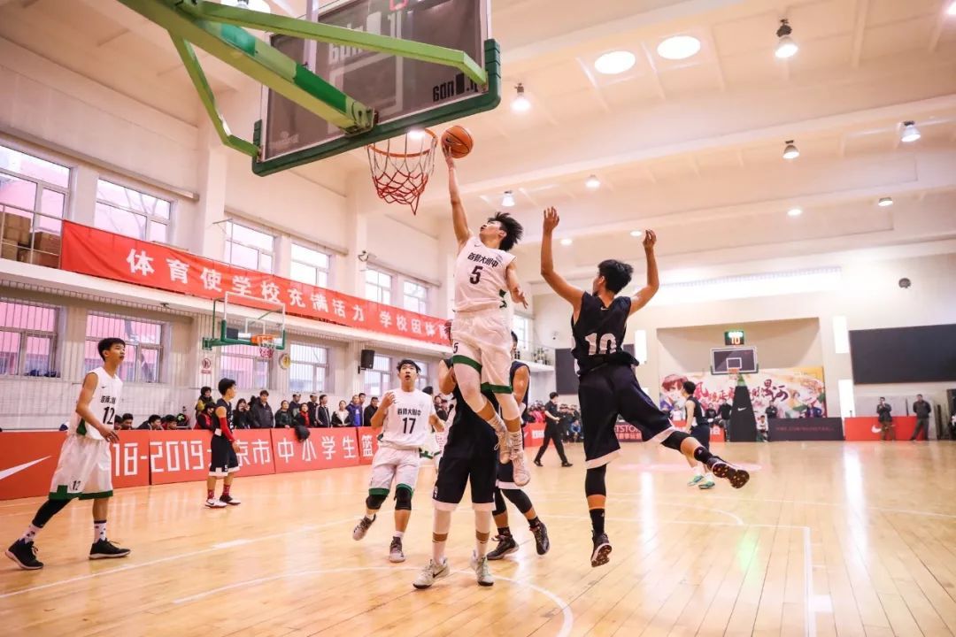 新·十六强齐亮相高中赛场见*力暴**隔扣丨18-19耐克高中联赛