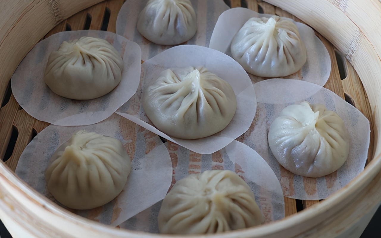 热腾腾的鲜肉包子好香想吃就来,热腾腾的小笼包来啦