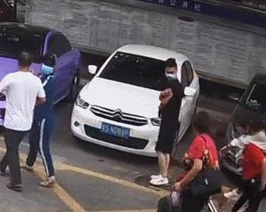 90岁大爷救完人指定要“报酬”，却被网友称赞：干得漂亮