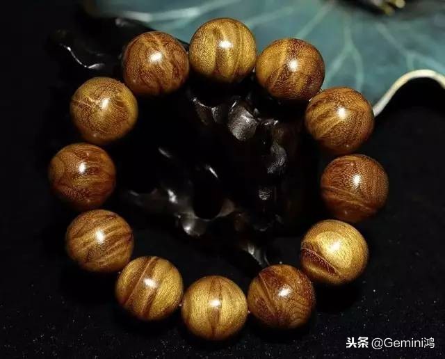 十二生肖适合戴什么材质手串,什么属相不能戴紫金鼠手串