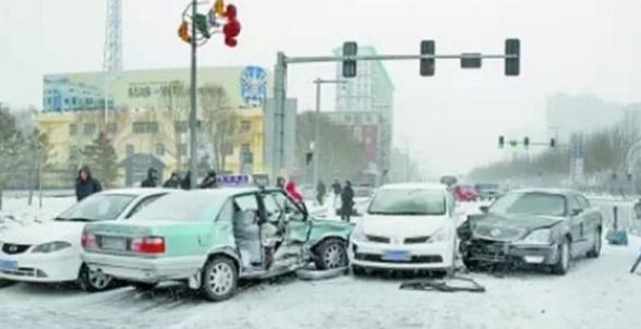 雪天开车防滑技巧无防滑链,雪地开车防滑神器装车上