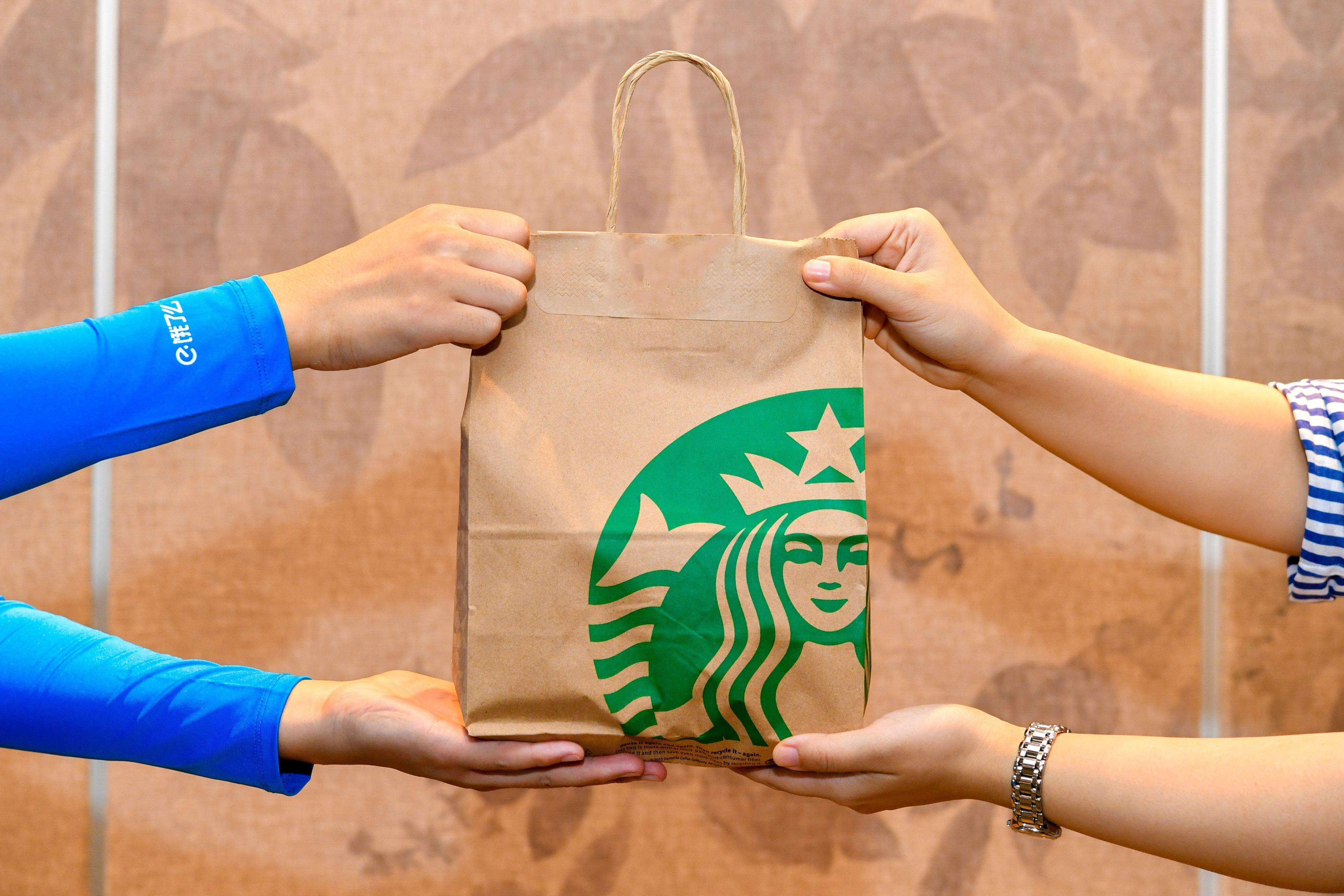 星巴克玩坏了视频,星巴克现在还在被抵制吗