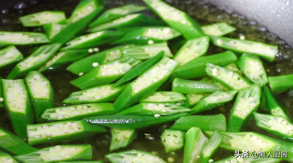 秋葵怎样炒才不会变色呢,秋葵不焯水直接炒能吃吗