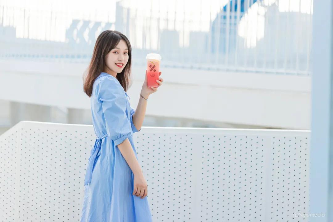 水果怼怼怼怼怼到爆汁，这家“超给力”的水果茶，6.3元限时喝