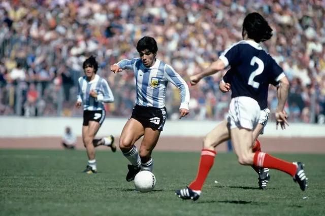 足坛十大突破能力最强的球员,梅西C罗双双进榜!第一名无人超越