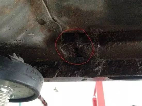 新车底盘装甲跟护板有必要装吗,底盘装甲和发动机护板哪个有必要