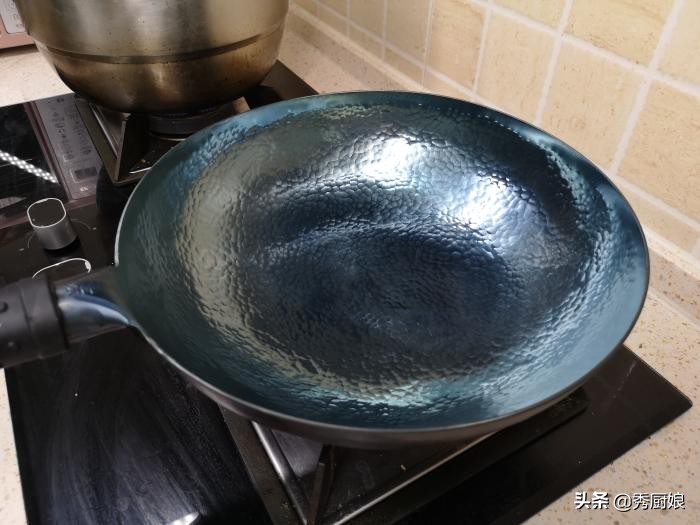 大铁锅正确开锅方法不粘锅视频,新铁锅直接烧了怎么办