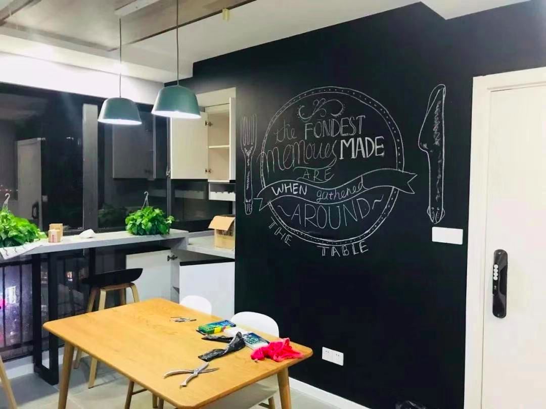 白墙有小坑怎么去除,白墙打洞上的污渍怎么去除