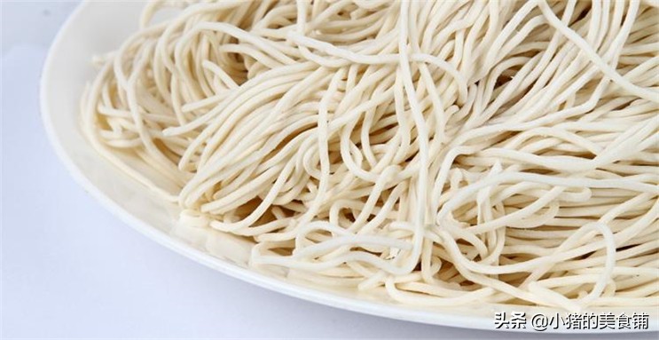 为什么自己做出来的炸酱面有点酸,这才是正宗做炸酱面的正确方法