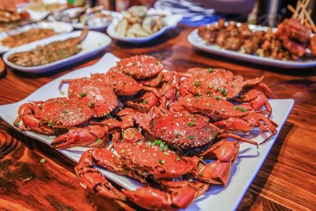 吃完整条恩施街，发现住在青山的才是人生赢家