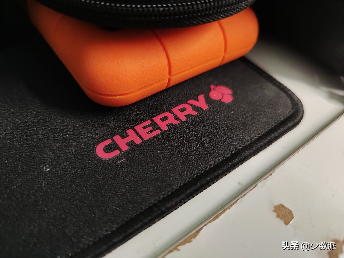 这也许是设备最多的桌面？我的「实用主义器材派」桌面分享