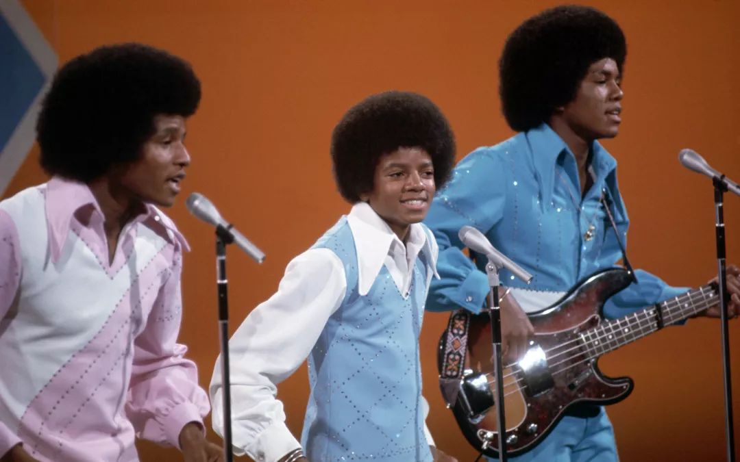 迈克尔杰克逊被误解的一生,迈克尔杰克逊惨痛的一生