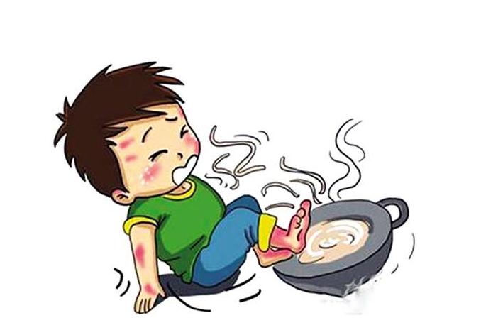 开水烫伤冲水了还是觉得疼怎么办,烫伤后先脱衣服还是先冲水