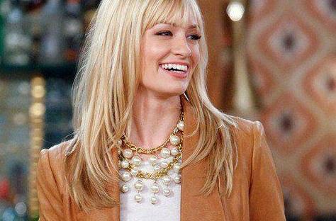 美剧《破产姐妹》：聪明上进的卡洛琳，为什么偏偏会遭万人嫌呢？