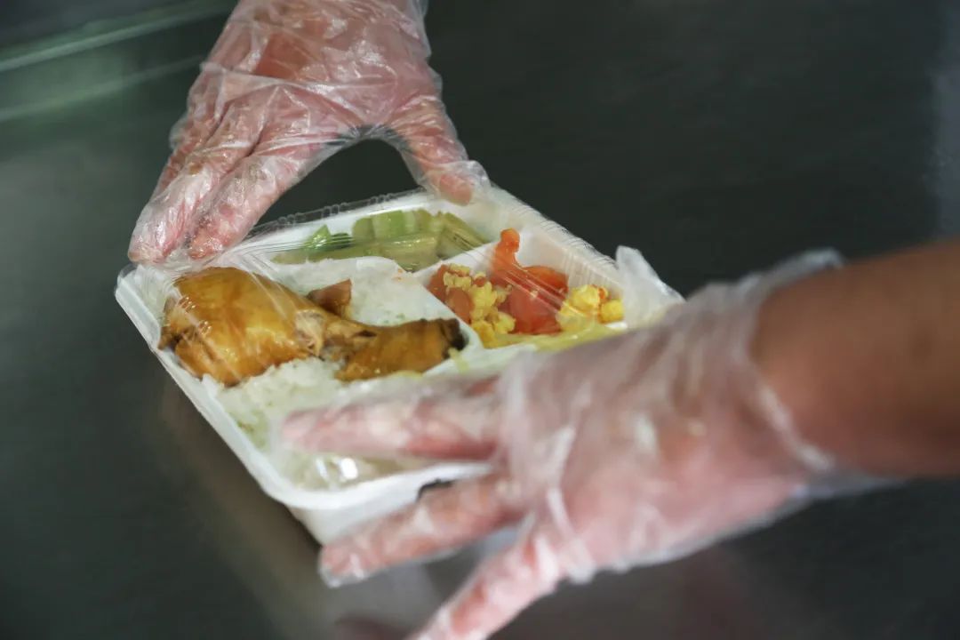 疫情期间火车上提供饭菜吗,疫情期间在火车买东西吃