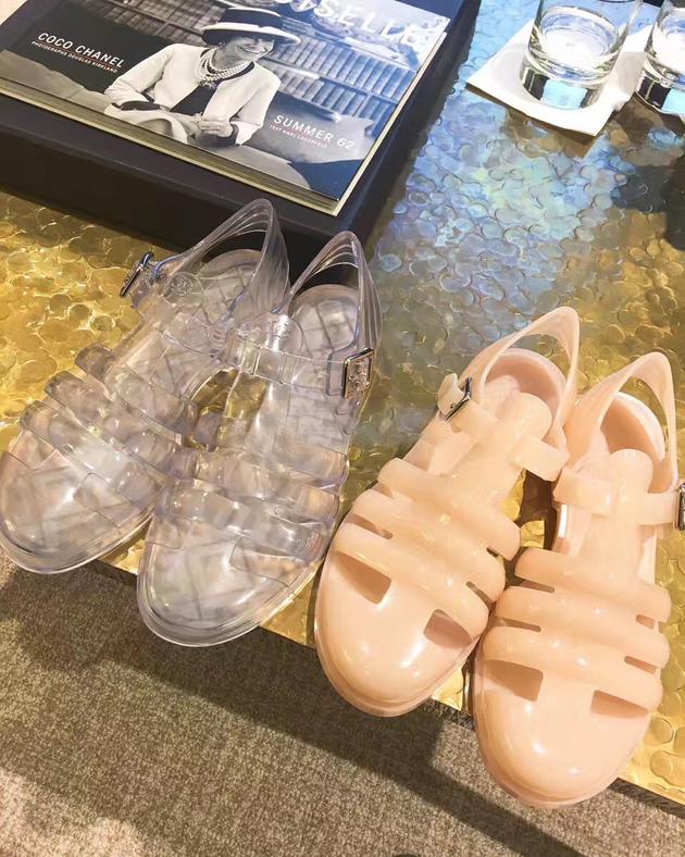 Gucci护膝上热搜copy“跪的容易”来圈钱？