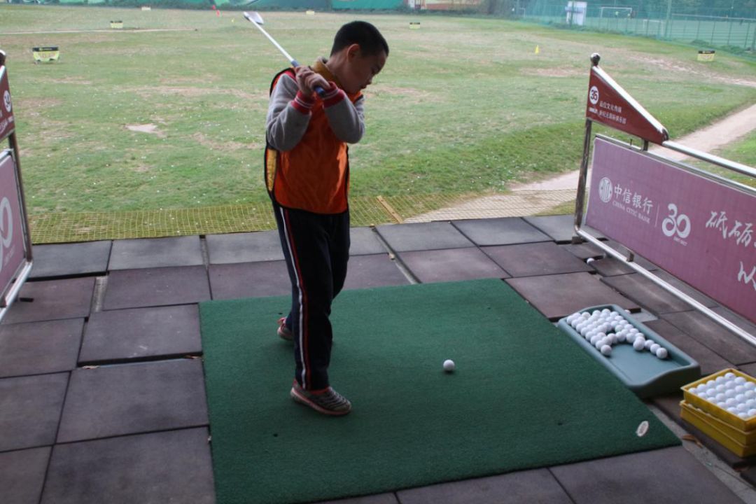 绫虫仼鍥介檯,绫虫仼鍥介檯鑻辫