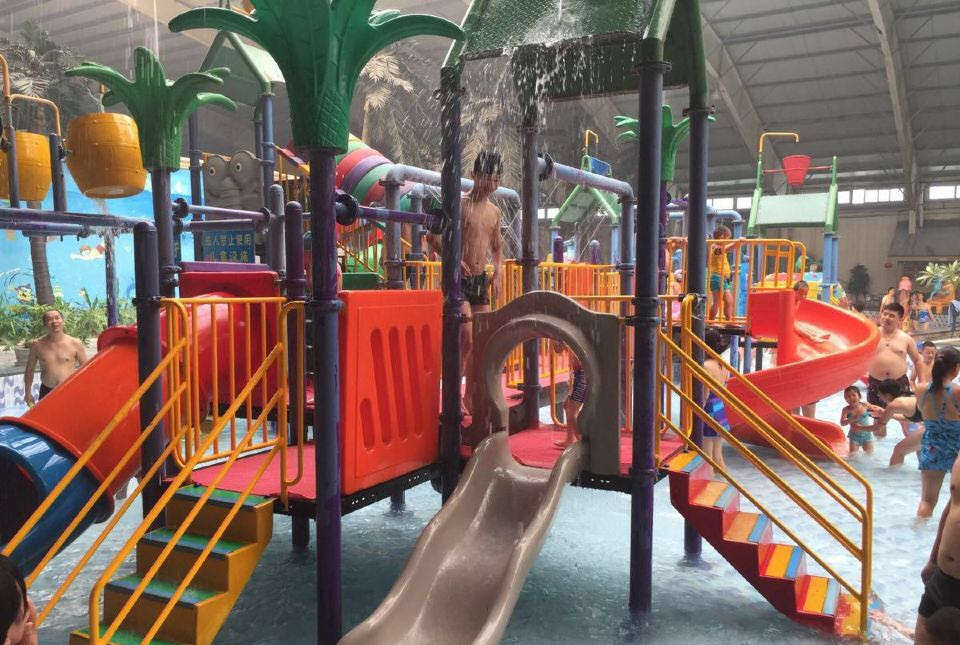 好似北京闹市中的瑶池仙境，使紧张的神经放松，运河苑温泉水世界