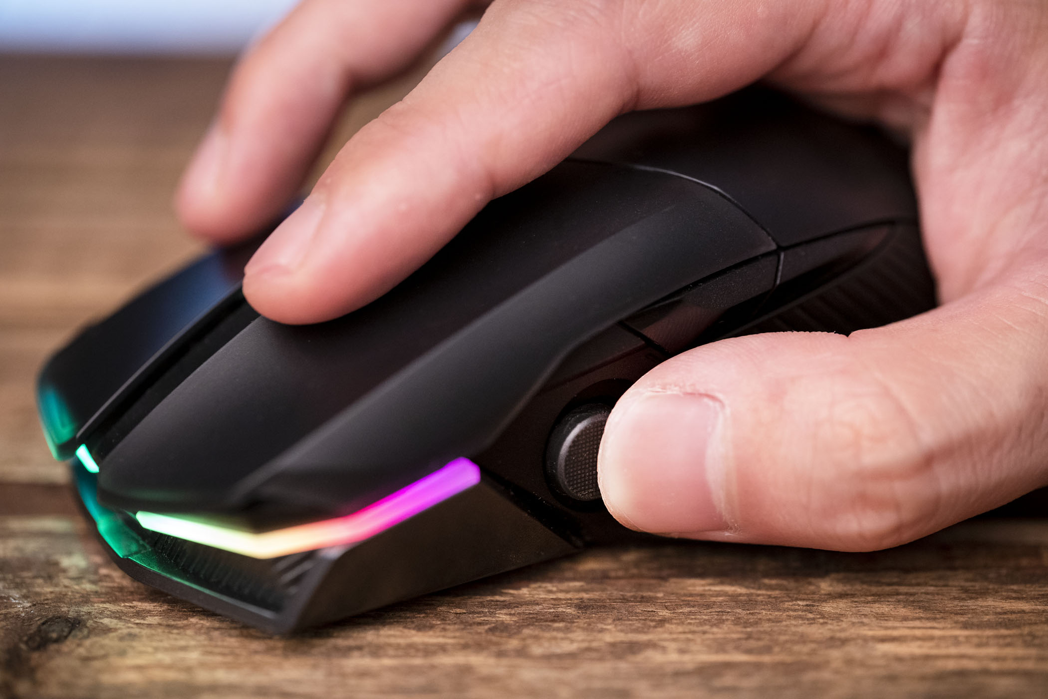 华硕rog魔刃鼠标,华硕rog月刃鼠标测评