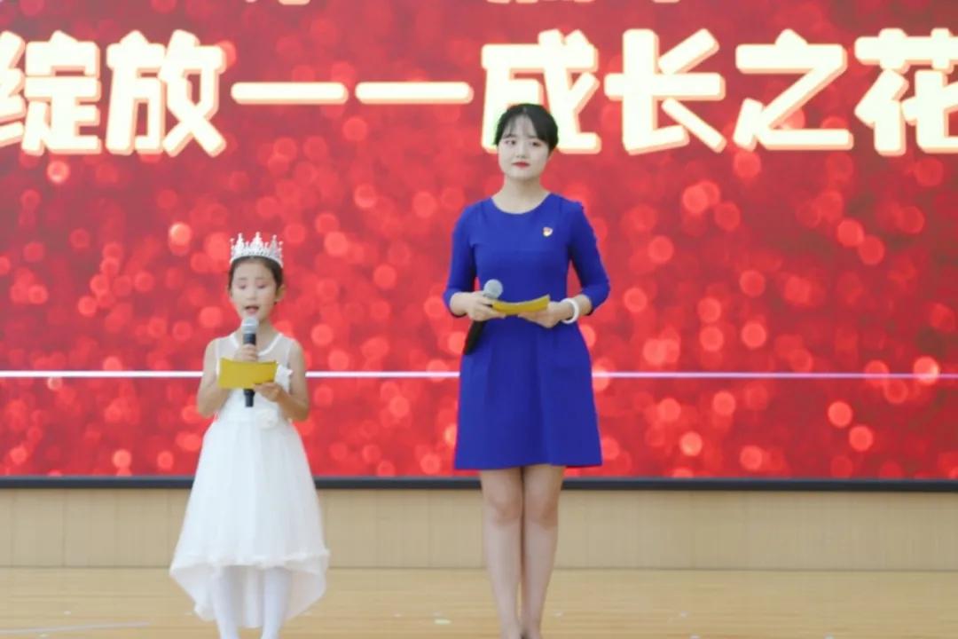 幼儿园老师小朋友表演庆祝七一,西安高新第五幼儿园毕业典礼