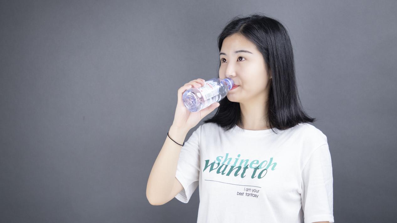 依云水，除了尊贵格调更有健康水质