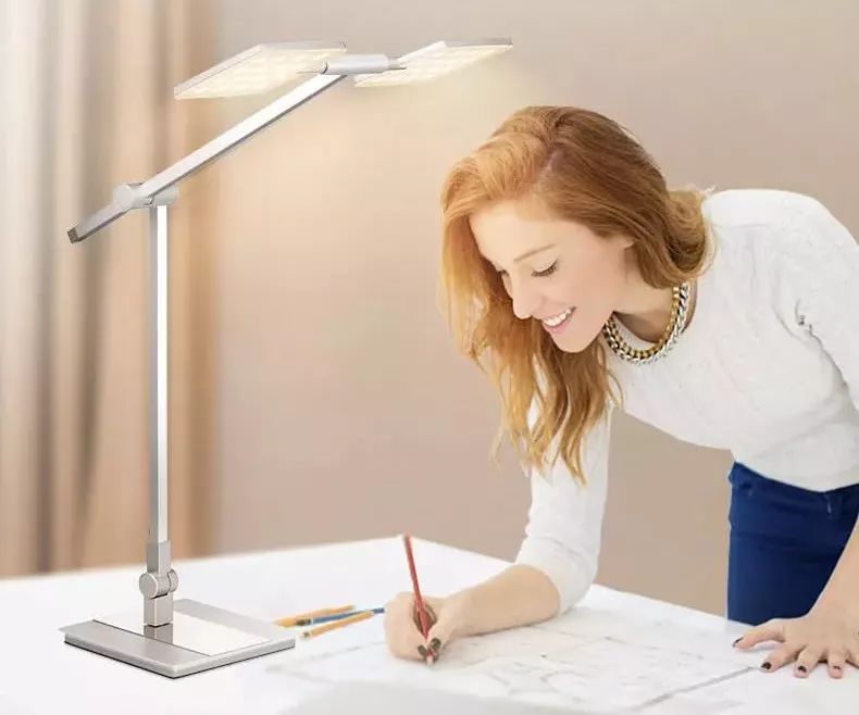 智能护眼有设计感的台灯,用心设计自动调光护眼台灯更智能