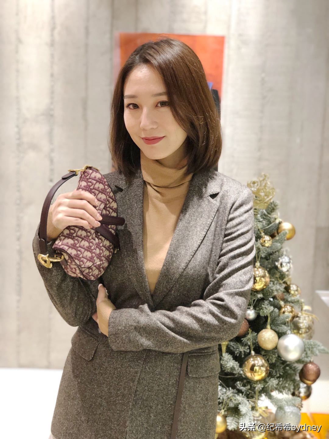 过年拜年包好多红包,拜年拎回来一只鸡一只鸭