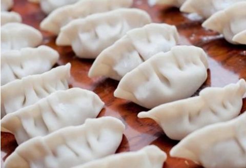 饺子怎么放才不会裂开,饺子煮好后怎么保存才不会粘一起