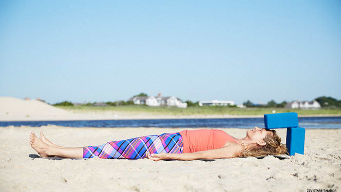 硬把自己贴上“压力好大”的标签，崩溃大哭？练练“调心瑜伽”吧