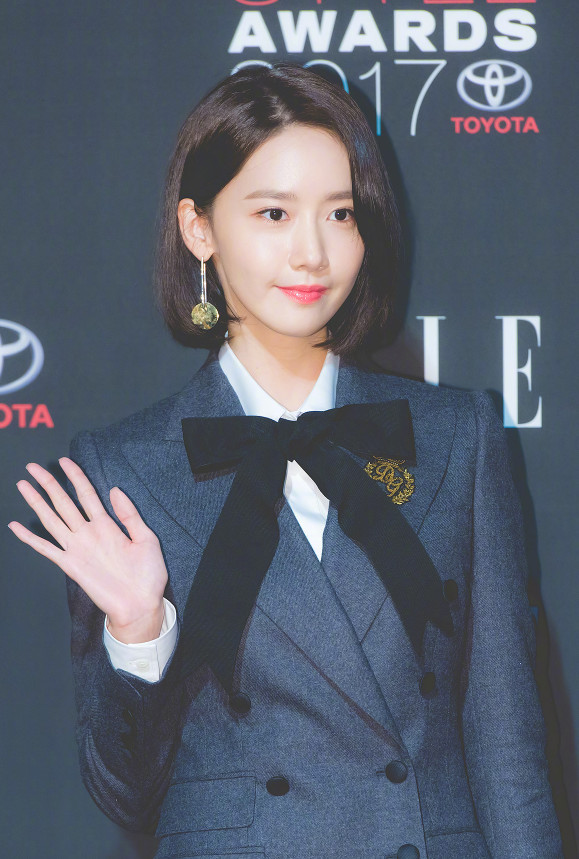 林允儿穿搭被吐槽膀大腰粗,林允儿被人嫌弃