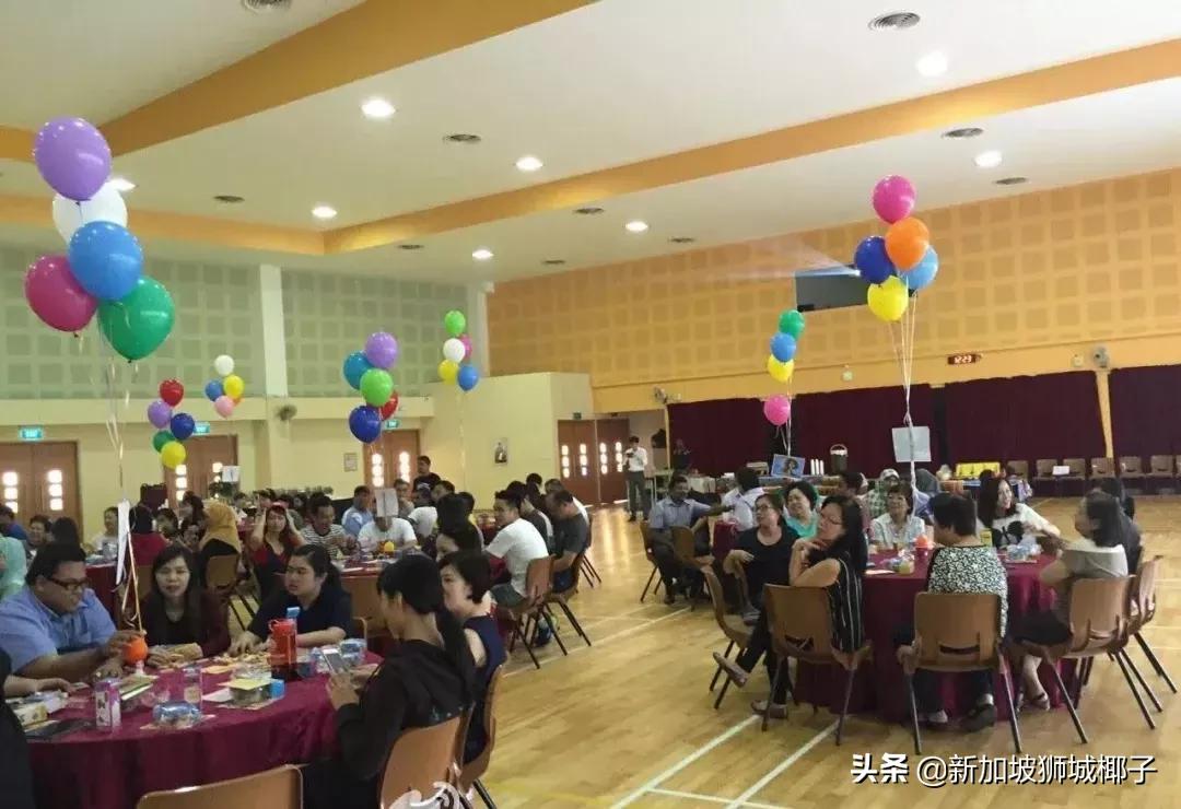 今天，看到新加坡老师收的礼物，家长集体沉默了...