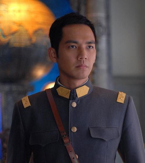 《来不及》9年后，钟汉良新作再演铁血军人，旗袍装杨幂太美了！