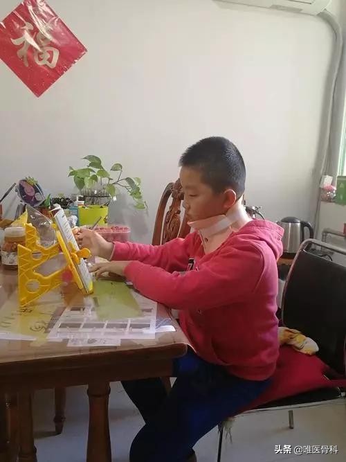 儿子脖子突然不敢往一面歪,孩子突然肩膀一高一低脖子歪