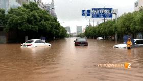 约200辆车泡了一整天,路上淤泥堆积难以通行,西市区为何淹积水那么严重?