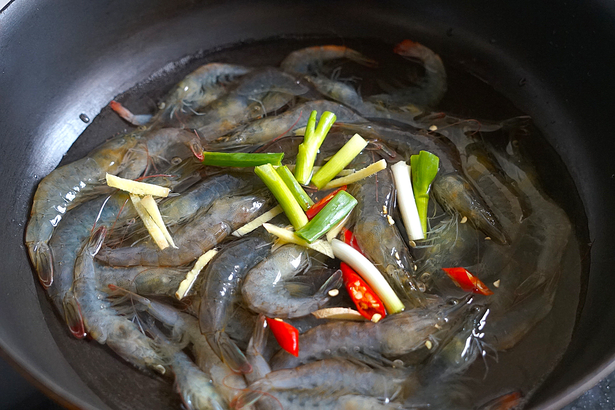 鲜虾这样做味道鲜美又多汁,鲜虾这样做超美味保证你吃忘不了