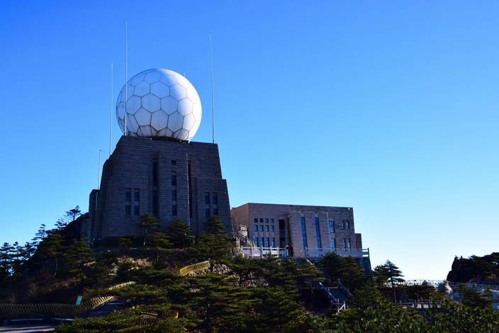 黄山半山腰的酒店多少元一夜,黄山山顶酒店价格会降吗