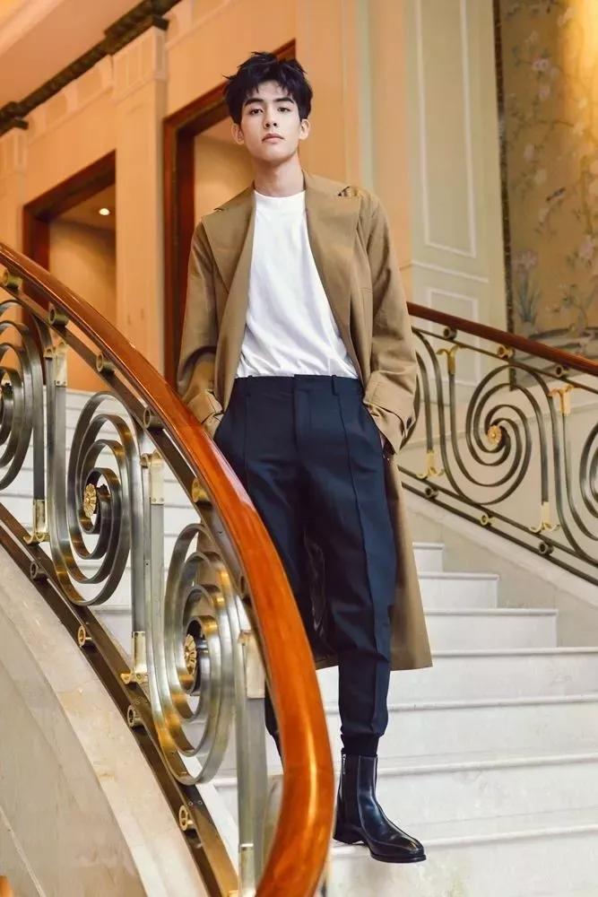 中年妇女穿什么款式的风衣最好,这4种风衣才适合你