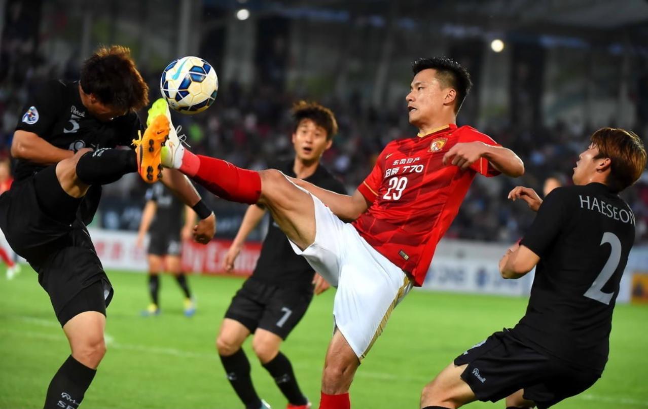 2013广州恒大亚冠冠军,2015年亚冠恒大高唱海阔天空