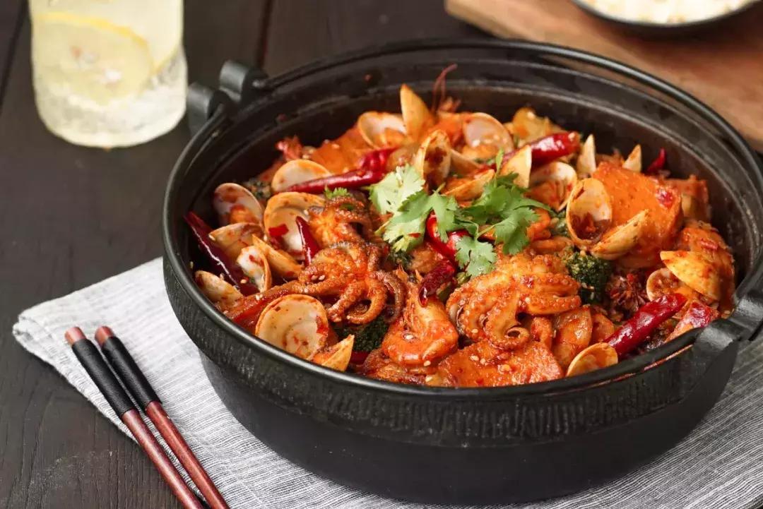 牛油火锅底料炒麻辣香锅,麻辣香锅的家常做法用火锅底料炒