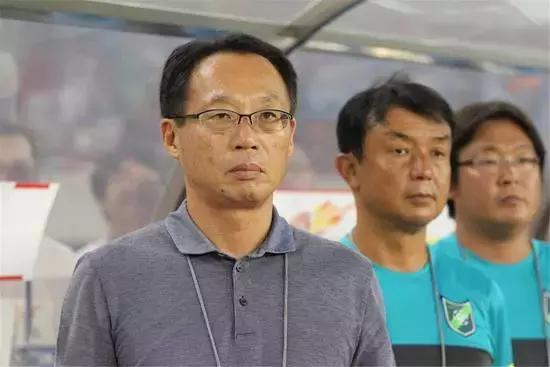日本男足4-1日本主教练,日本男足主帅评价中国男足