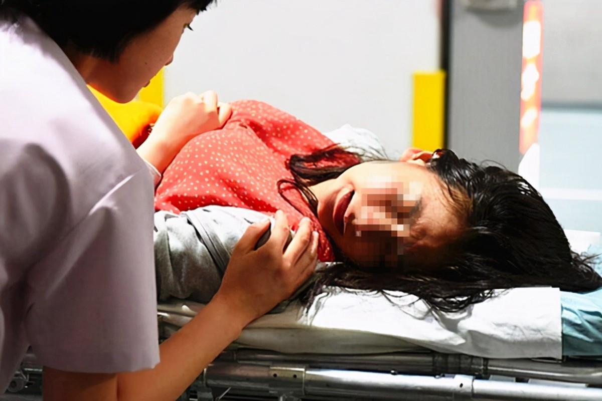 父亲知道女儿怀孕后大怒,父亲得知女儿意外怀孕