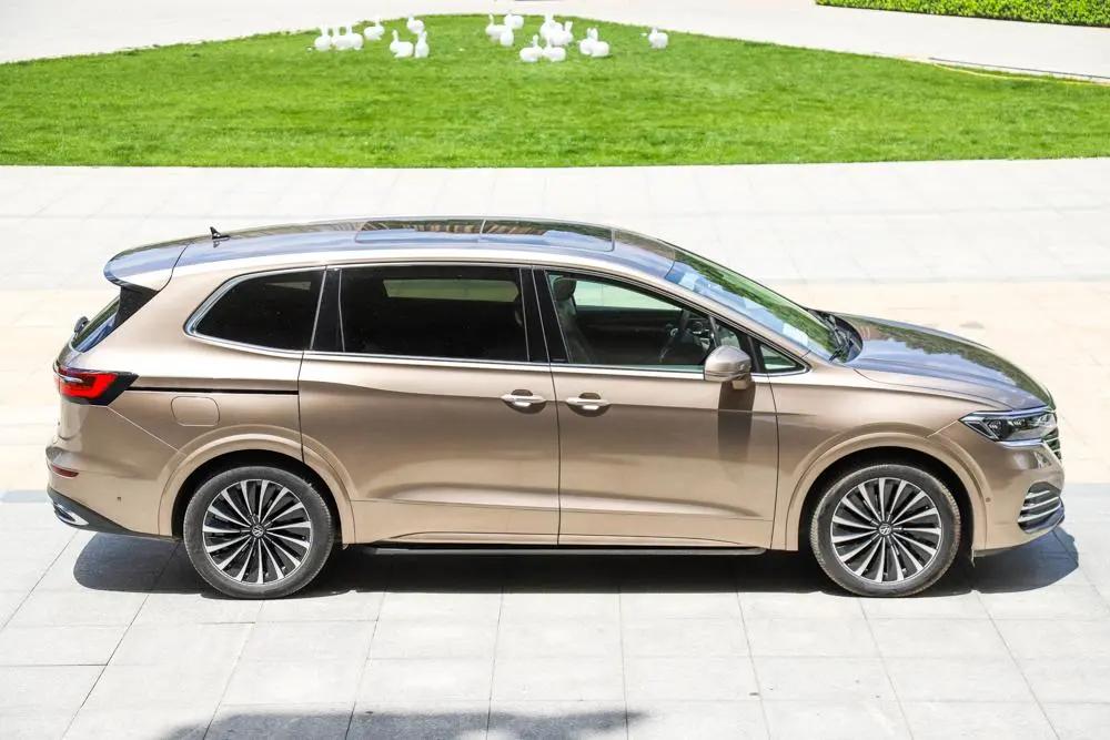 诚意之作试驾新款上汽大众威然,最新款的上汽大众威然mpv