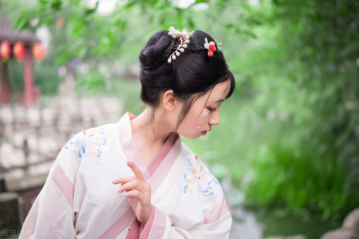 故事：奴婢生下的庶女，嫁给富商做正妻，可日子没过几年就守了寡