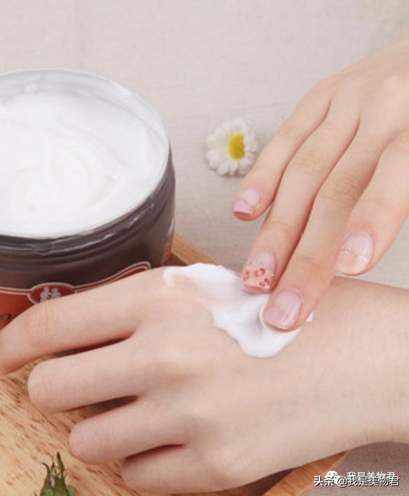 用完滑溜不油腻的身体乳,用了身体乳皮肤变差